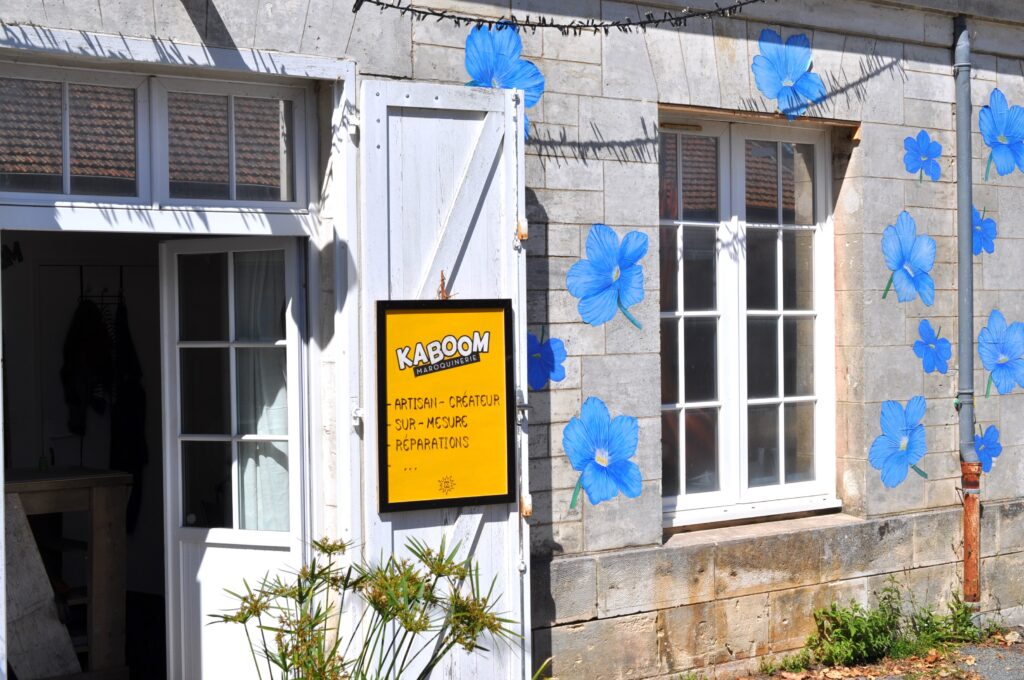 Vue sur l'atelier Kaboom maroquinerie à rochefort